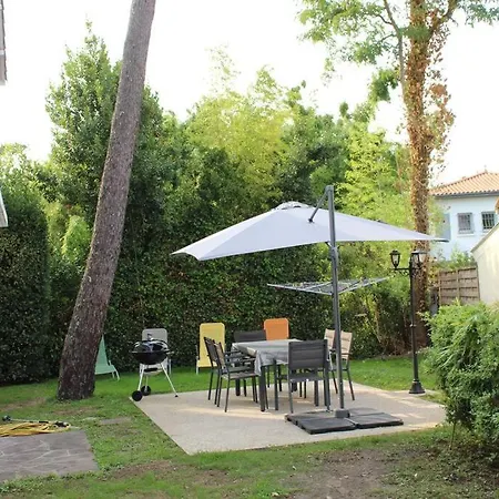 Apartment Entierement Renove A Les Bains Avec Jardin