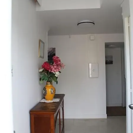 Entierement Renove A Les Bains Avec Jardin