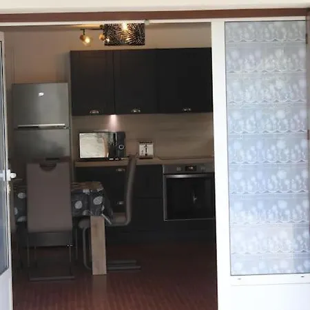 Entierement Renove A Les Bains Avec Jardin Apartment