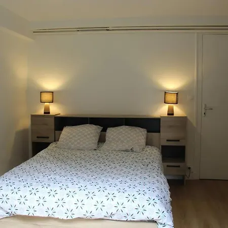 Entierement Renove A Les Bains Avec Jardin Apartment *