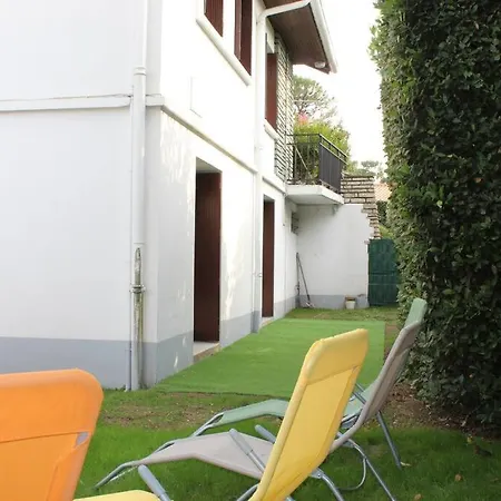 Entierement Renove A Les Bains Avec Jardin